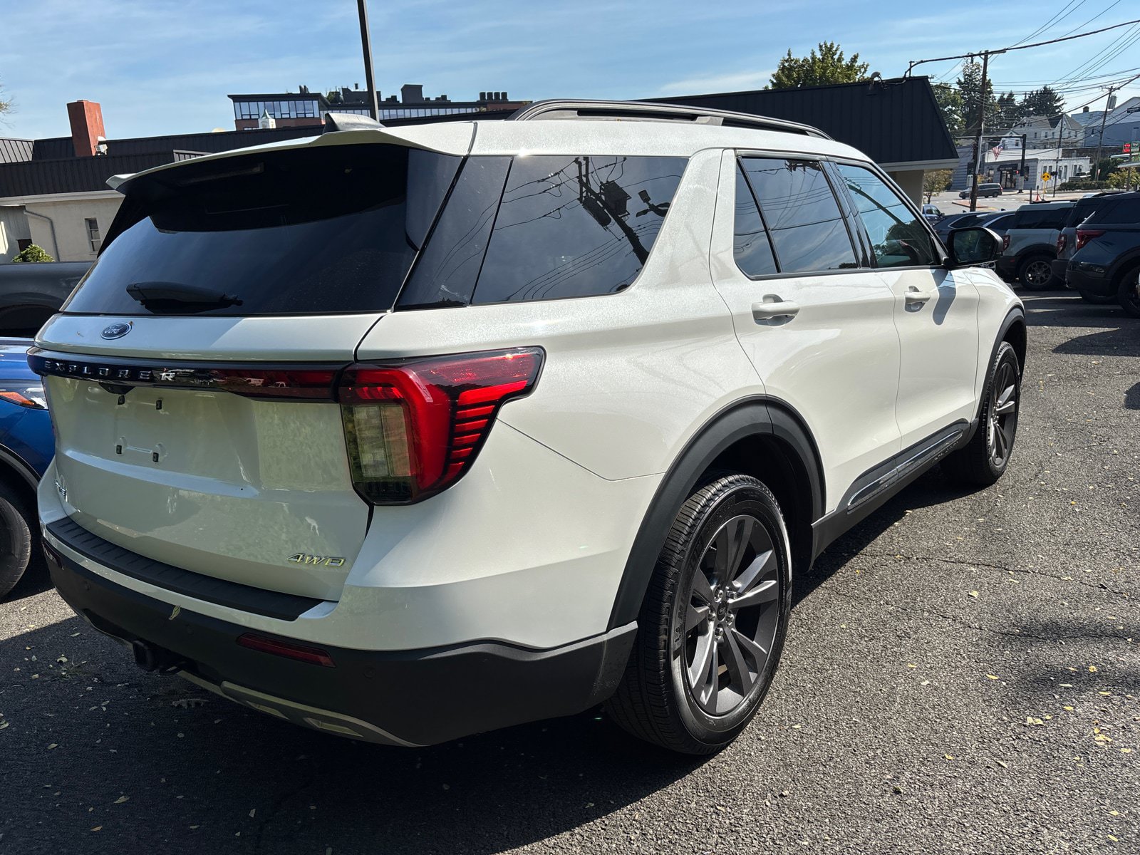 Used 2025 Ford Explorer Active w/ Active Comfort Package AWD/4WD image 9