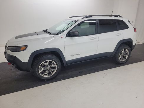 Used 2019 Jeep Cherokee Trailhawk w/ Cold Weather Group AWD/4WD image 2