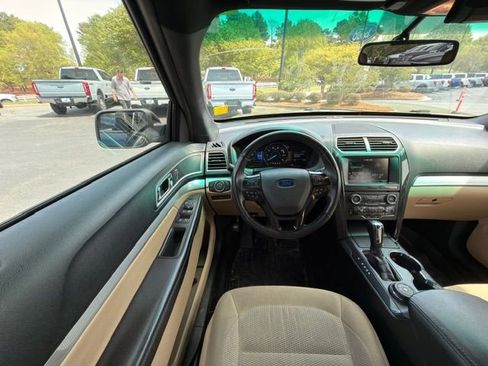 Used 2016 Ford Explorer XLT w/ Equipment Group 201A AWD/4WD image 4