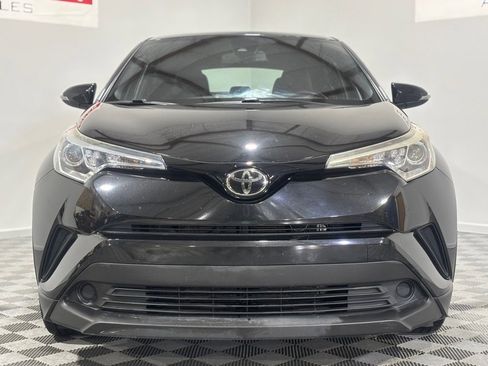 Used 2018 Toyota C-HR XLE image 5