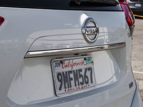 Used 2017 Nissan Rogue SV FWD image 12