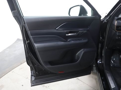 Used 2025 Toyota Grand Highlander AWD Hybrid image 18