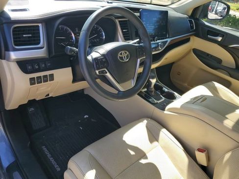 Used 2015 Toyota Highlander Limited Platinum AWD/4WD image 6
