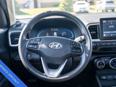 Used 2024 Hyundai Venue SEL image 15
