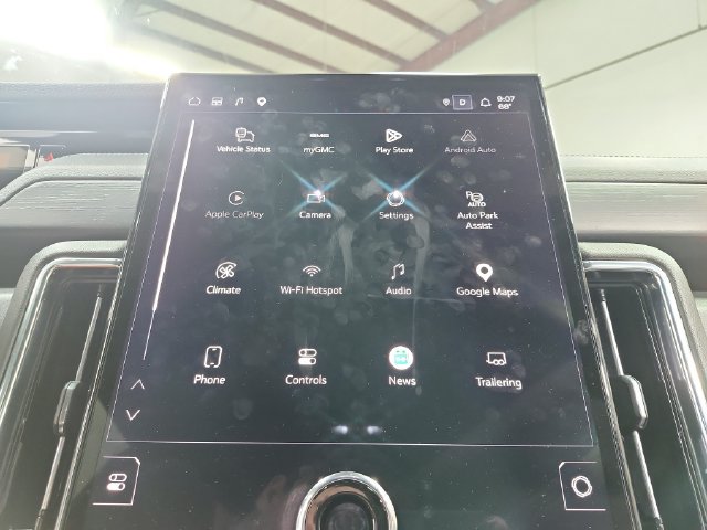 Used 2025 GMC Yukon Denali RWD image 17