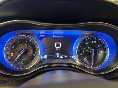Used 2017 Chrysler 300 C AWD/4WD image 16