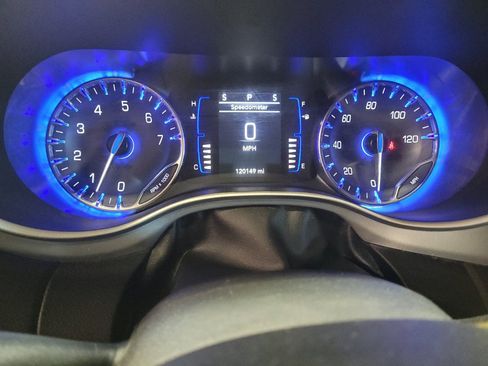 Used 2020 Chrysler Pacifica Touring w/ S Appearance Package FWD image 23