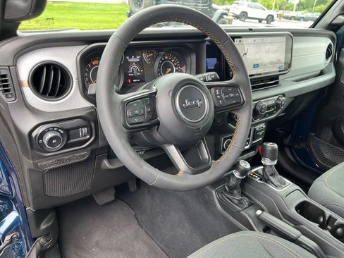 Used 2025 Jeep Wrangler Sport AWD/4WD image 3