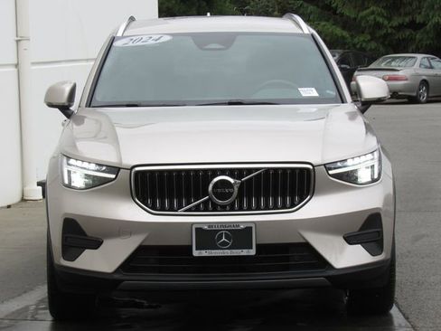 Used 2024 Volvo XC40 B5 Core AWD/4WD image 3
