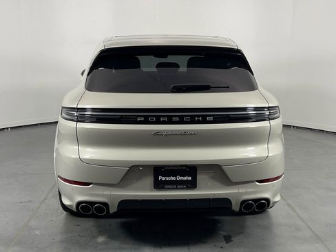 Used 2024 Porsche Cayenne Turbo image 6