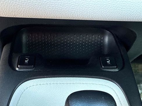 Used 2020 Toyota Corolla XSE image 26