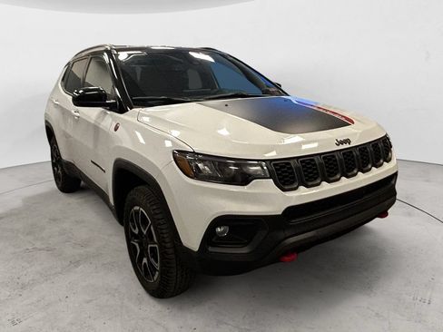 Used 2025 Jeep Compass Trailhawk AWD/4WD image 7