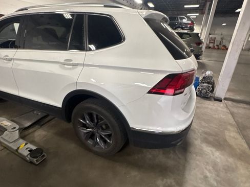 Used 2022 Volkswagen Tiguan SE FWD image 11