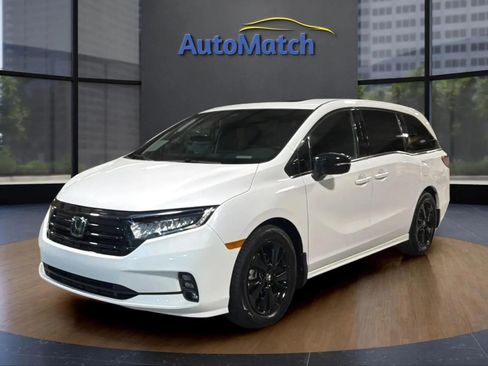 Used 2024 Honda Odyssey Sport image 3