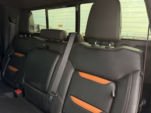 Used 2022 GMC Sierra 2500 AT4 w/ AT4 Preferred Package AWD/4WD image 11