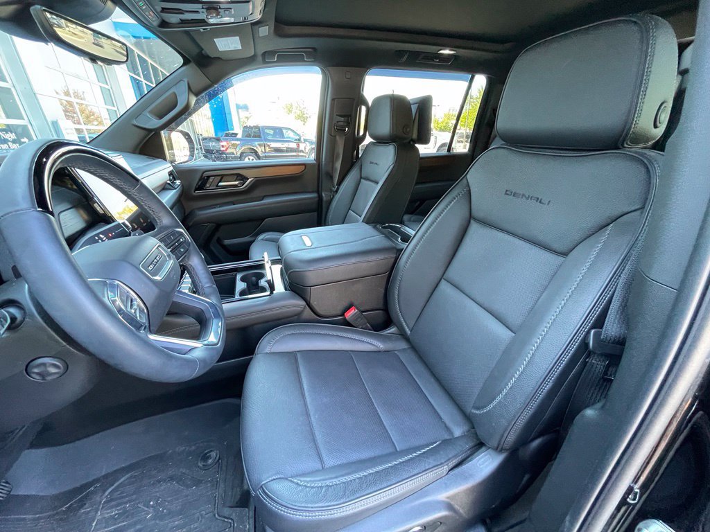 Used 2025 GMC Yukon XL Denali w/ Advanced Technology Package AWD/4WD image 24