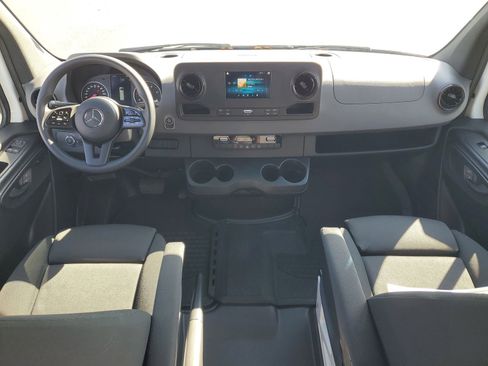 Used 2024 Mercedes-Benz Sprinter 2500 image 11