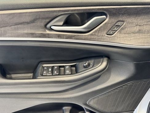 Used 2023 Jeep Grand Cherokee Limited image 9