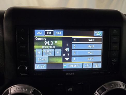 Used 2015 Jeep Wrangler Unlimited Sahara w/ Connectivity Group AWD/4WD image 12