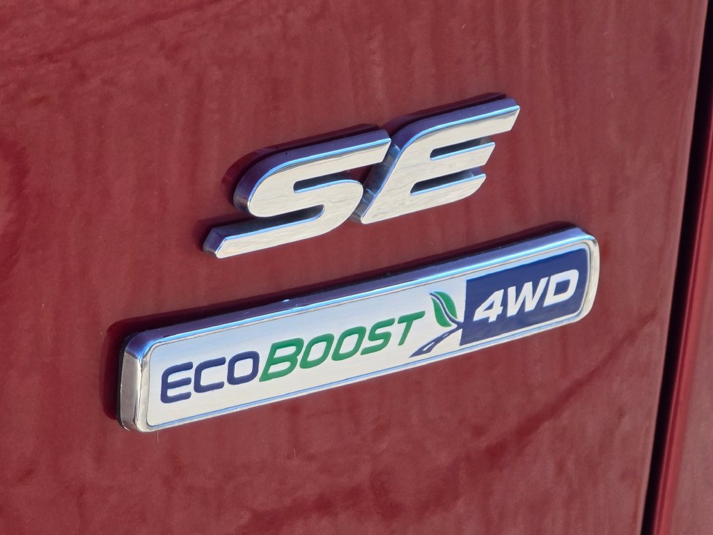Used 2016 Ford Escape SE w/ Equipment Group 201A AWD/4WD image 3