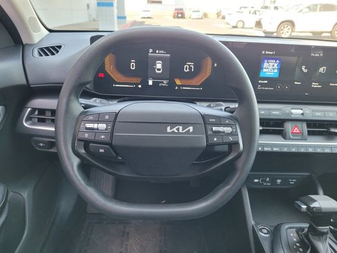 Used 2025 Kia K4 LXS image 16