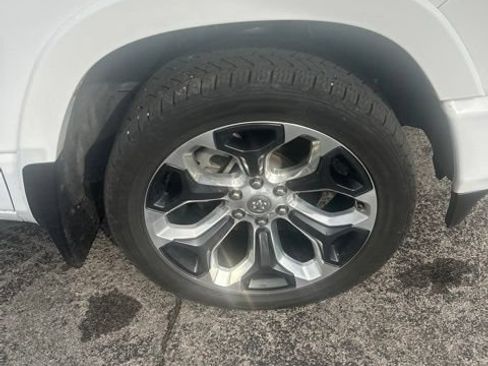 Used 2024 RAM 1500 Limited AWD/4WD image 34