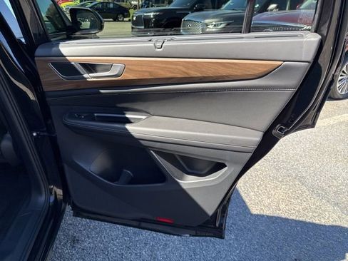 Used 2026 Volkswagen Atlas SE image 23