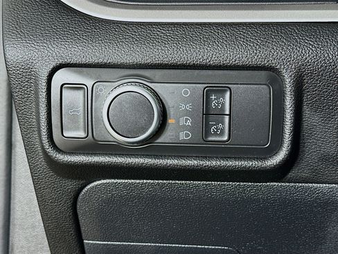 Used 2021 Ford Explorer XLT image 17