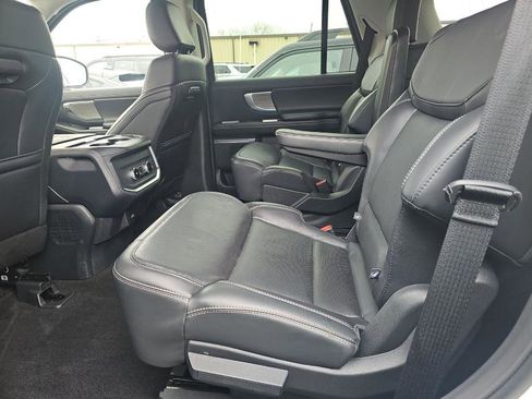 Certified 2025 Ford Expedition Platinum AWD/4WD image 7