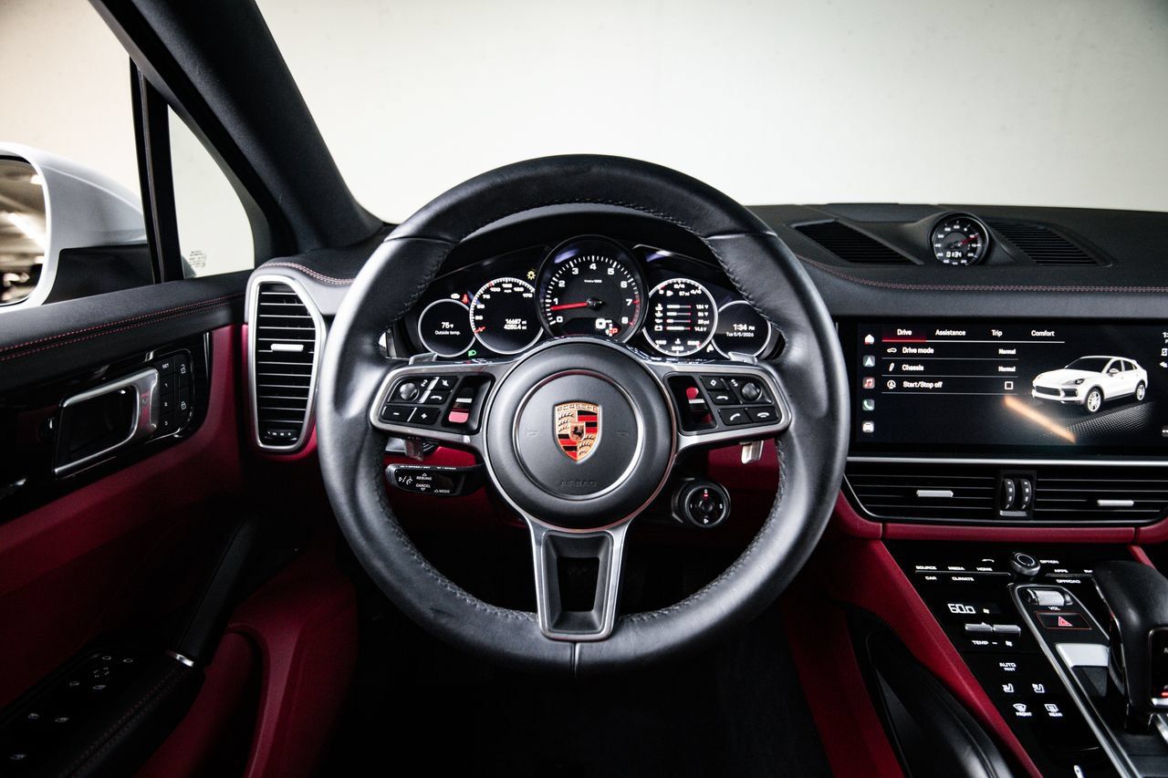 Certified 2023 Porsche Cayenne Coupe AWD/4WD image 25