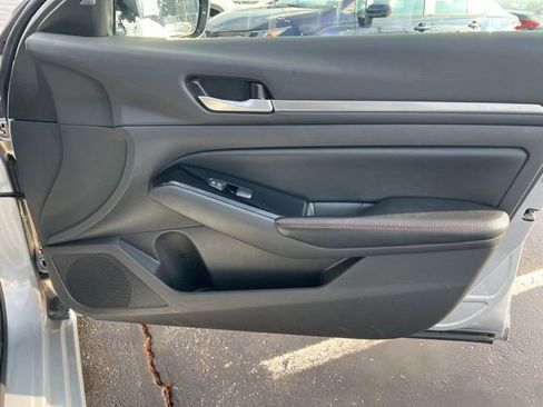 Used 2024 Nissan Altima 2.5 SR image 29