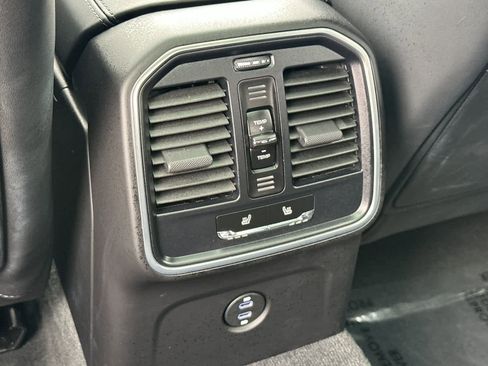 Certified 2025 Porsche Macan image 14