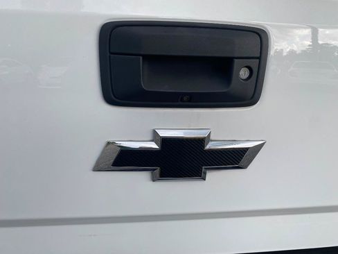 Used 2018 Chevrolet Silverado 1500 Custom w/ Custom Value Package AWD/4WD image 38
