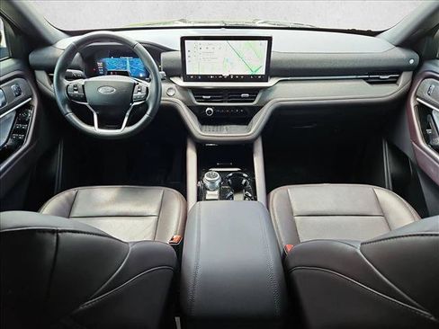 Used 2025 Ford Explorer Platinum RWD image 18
