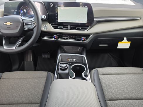 New 2026 Chevrolet Equinox LT w/ Convenience Package II FWD image 20