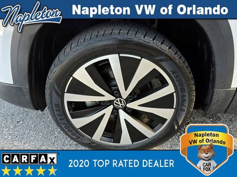 Used 2023 Volkswagen Taos SE w/ Panoramic Sunroof Package image 9