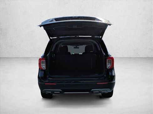 Used 2022 Ford Explorer XLT w/ Equipment Group 202A image 7