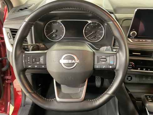 Used 2025 Nissan Rogue SV AWD/4WD image 19
