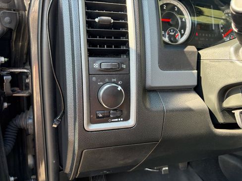 Used 2018 RAM 2500 Tradesman w/ Chrome Appearance Group AWD/4WD image 25