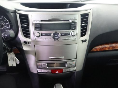 Used 2011 Subaru Outback 2.5i Limited w/ PWR Moonroof Pkg AWD/4WD image 31
