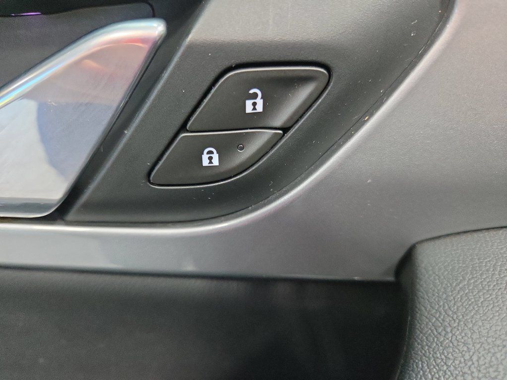 Used 2019 Chevrolet Blazer LT FWD image 30