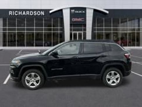 Used 2024 Jeep Compass Latitude AWD/4WD image 3