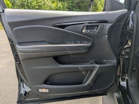 Used 2016 Honda Pilot Touring image 10