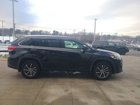 Used 2019 Toyota Highlander XLE image 8