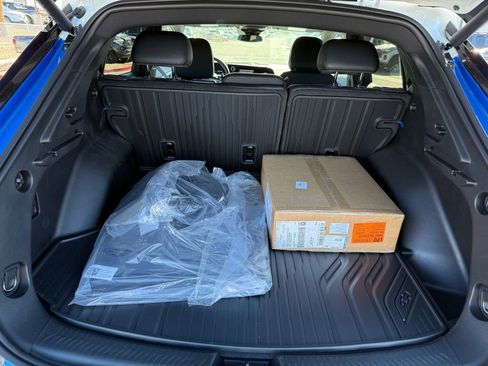 New 2026 Chevrolet Equinox EV LT image 17