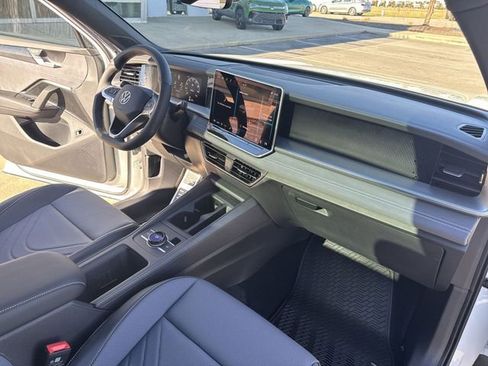 New 2026 Volkswagen Tiguan SE R-Line FWD image 30