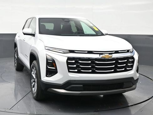Used 2026 Chevrolet Equinox LT FWD image 7