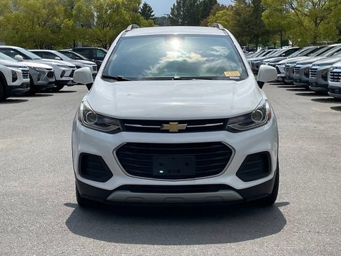 Used 2022 Chevrolet Trax LT FWD image 2