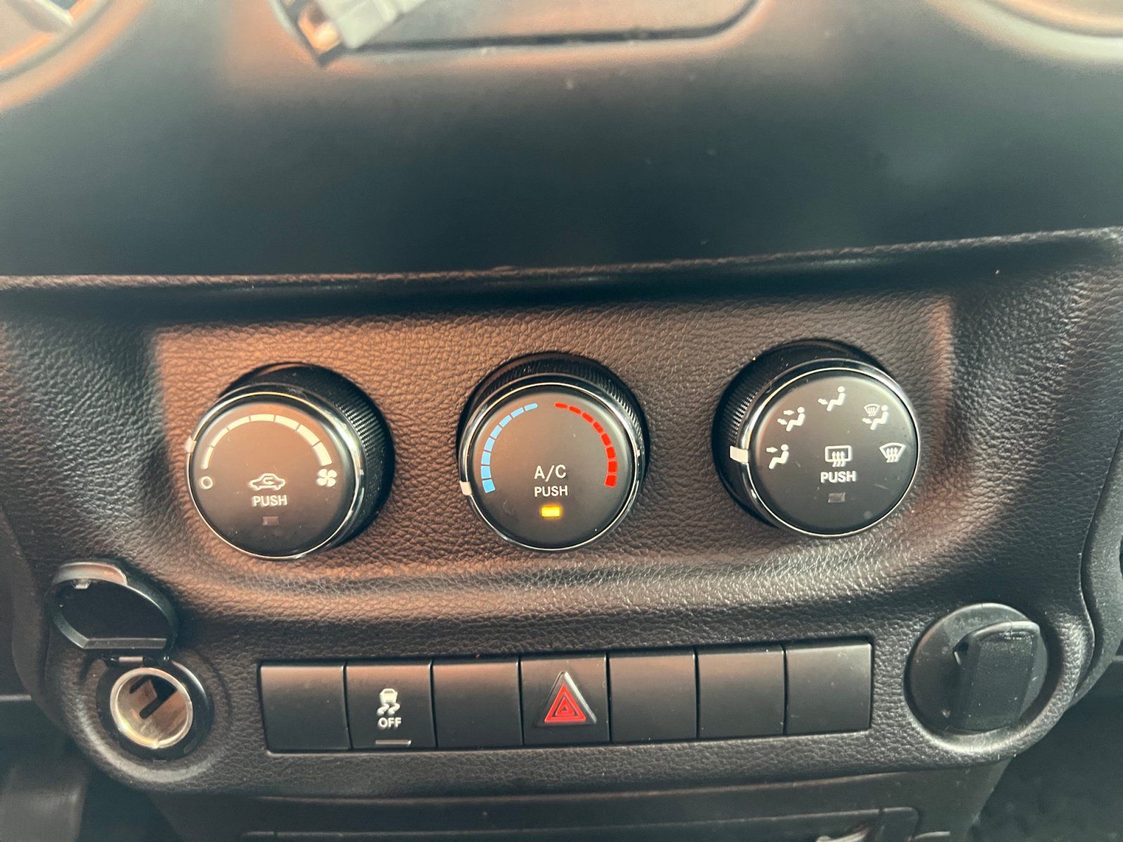Used 2014 Jeep Wrangler Sport w/ Black Appearance Group AWD/4WD image 15