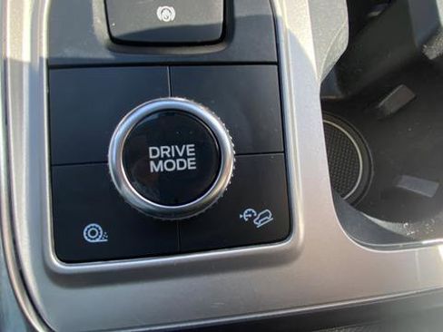Used 2022 Ford Explorer XLT w/ Equipment Group 202A AWD/4WD image 19